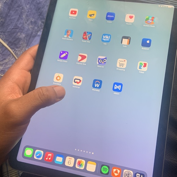 Ipad 5th Generation - Picture 2 of 4